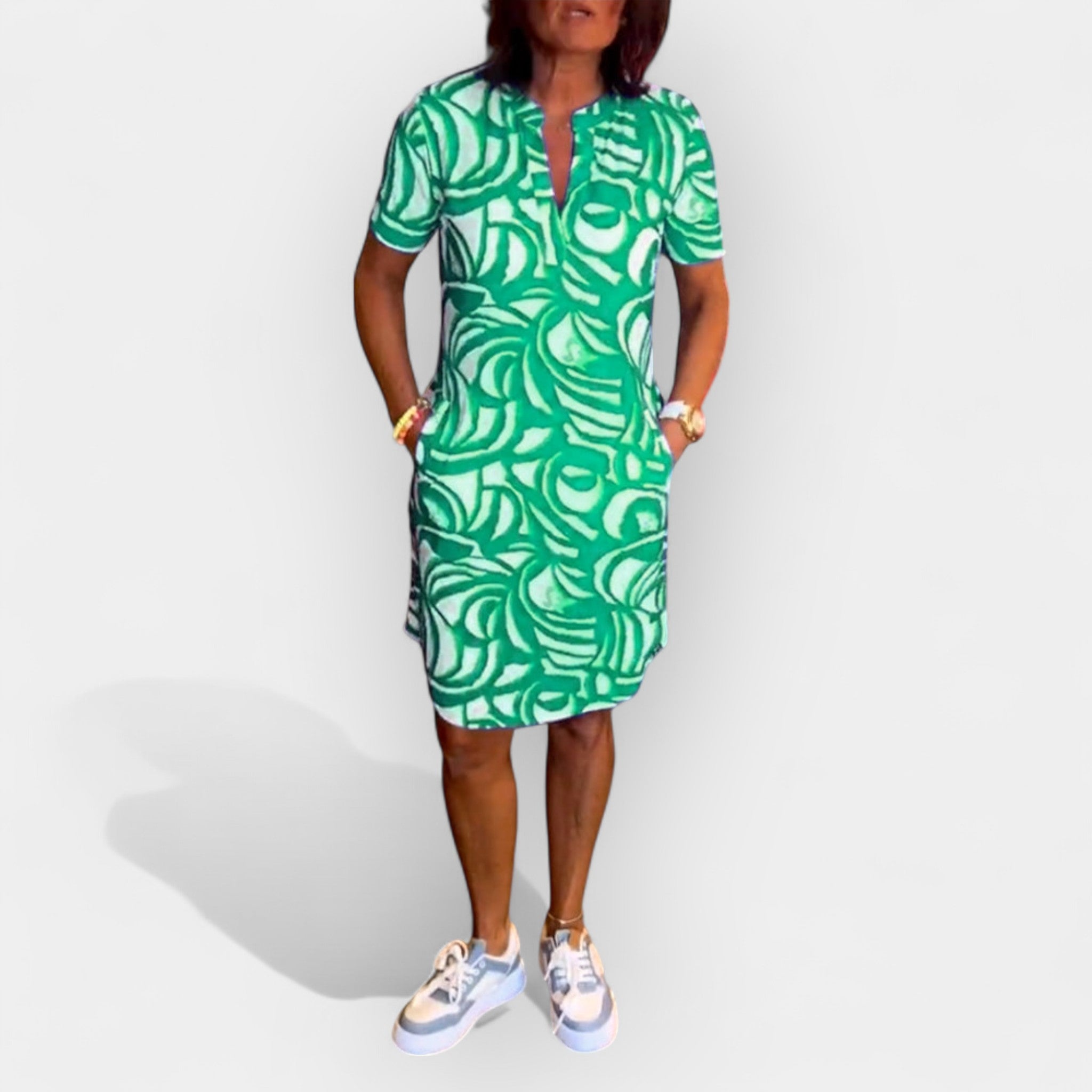 Φόρεμα με έντονο μοτίβο και χαλαρή γραμμή