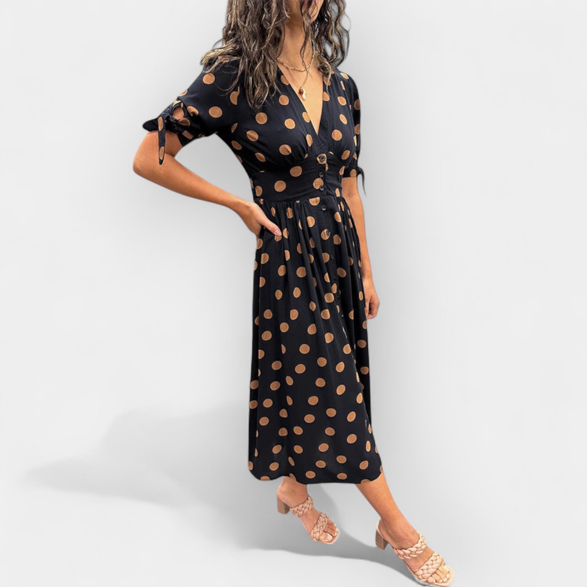 Φόρεμα με Πουά και Κομψές Λεπτομέρειες