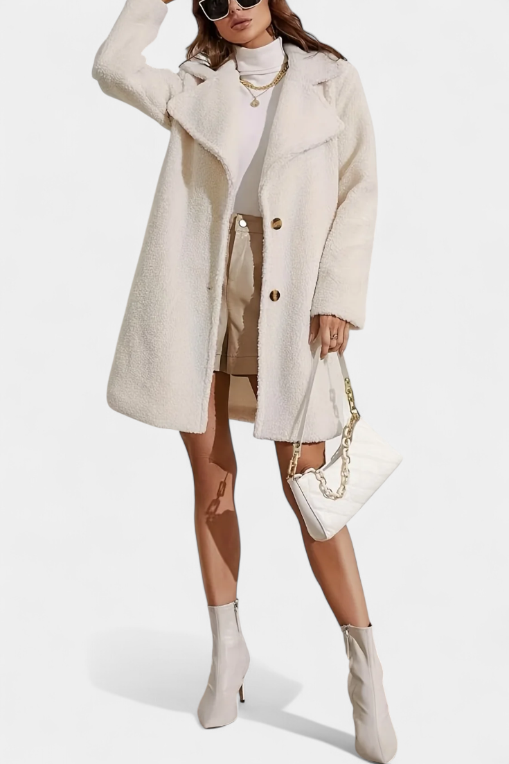 Abrigo Lyra Silueta Estilizada Con Botones Minimalistas