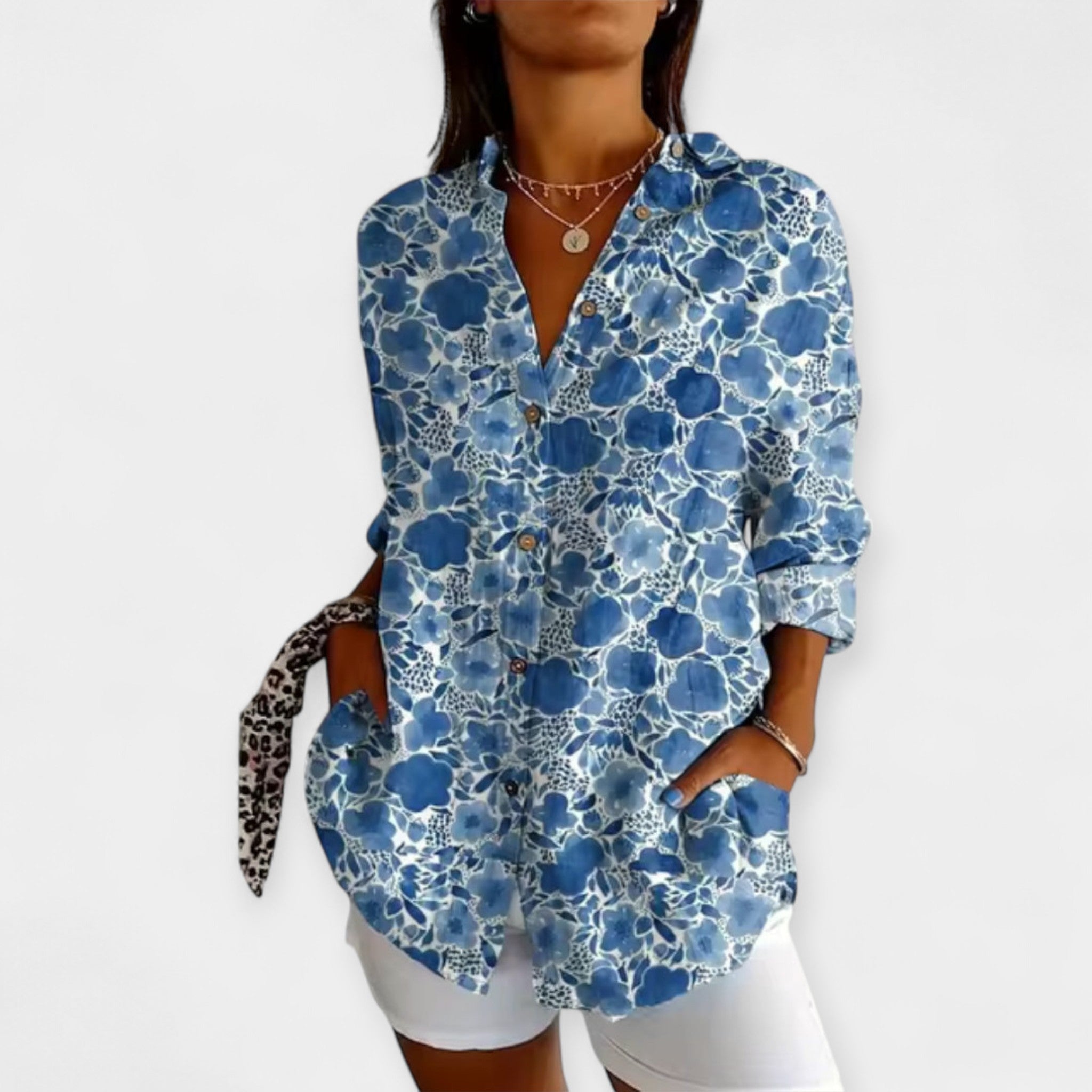 Blusa con botones y estampado floral