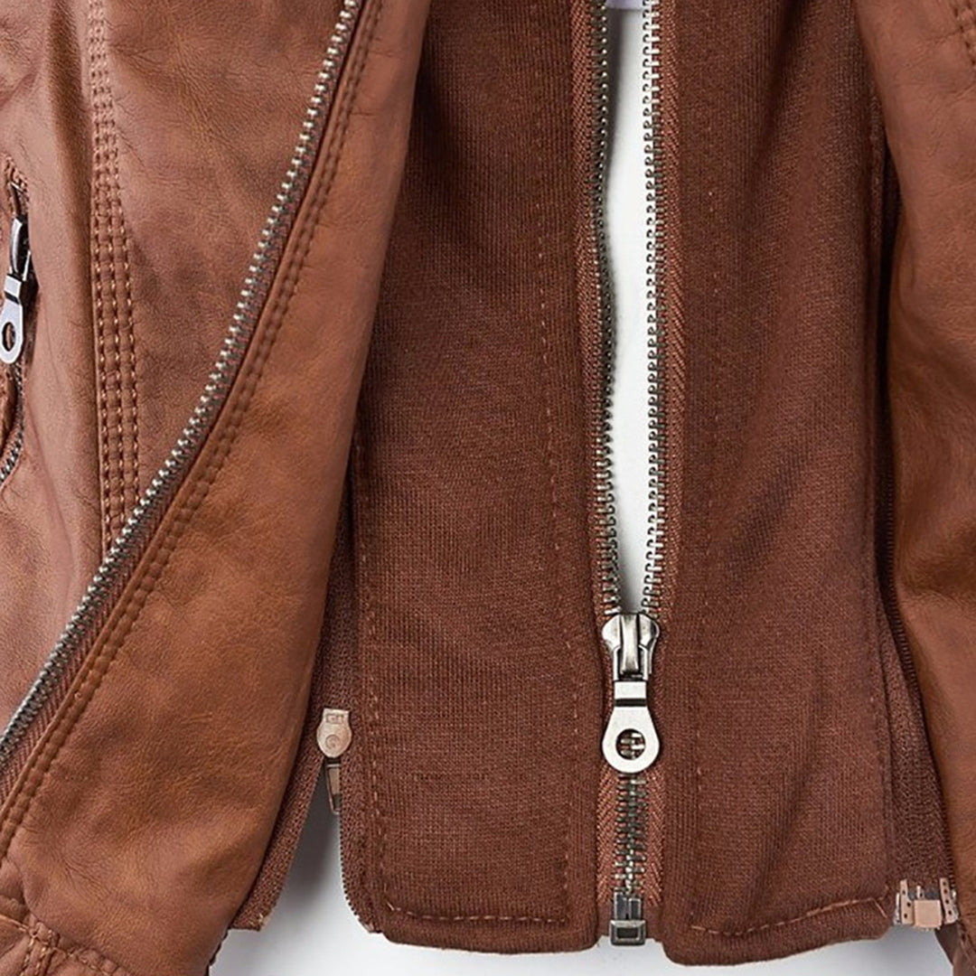 Chaqueta de cuero moderna con capucha