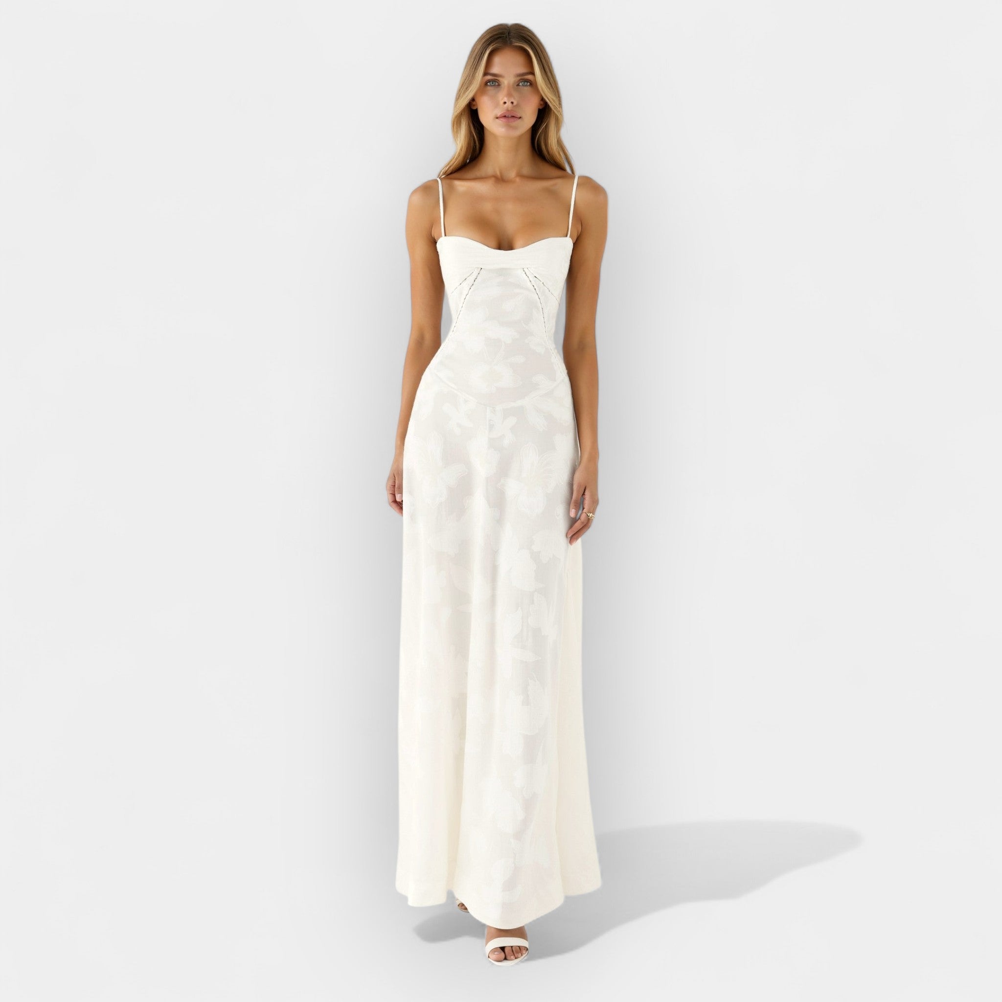 Vestido romántico con tirantes finos