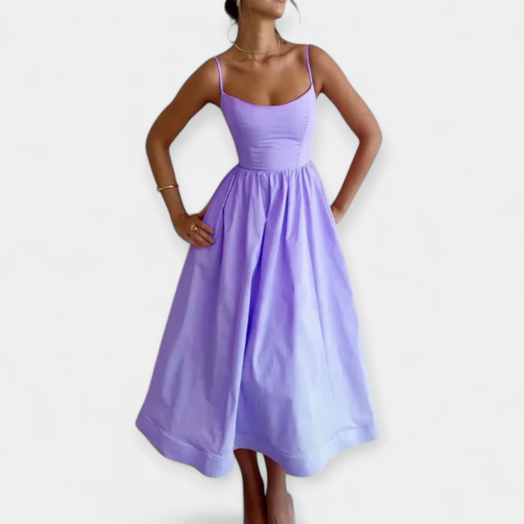 Vestido mini con escote redondo y tirantes