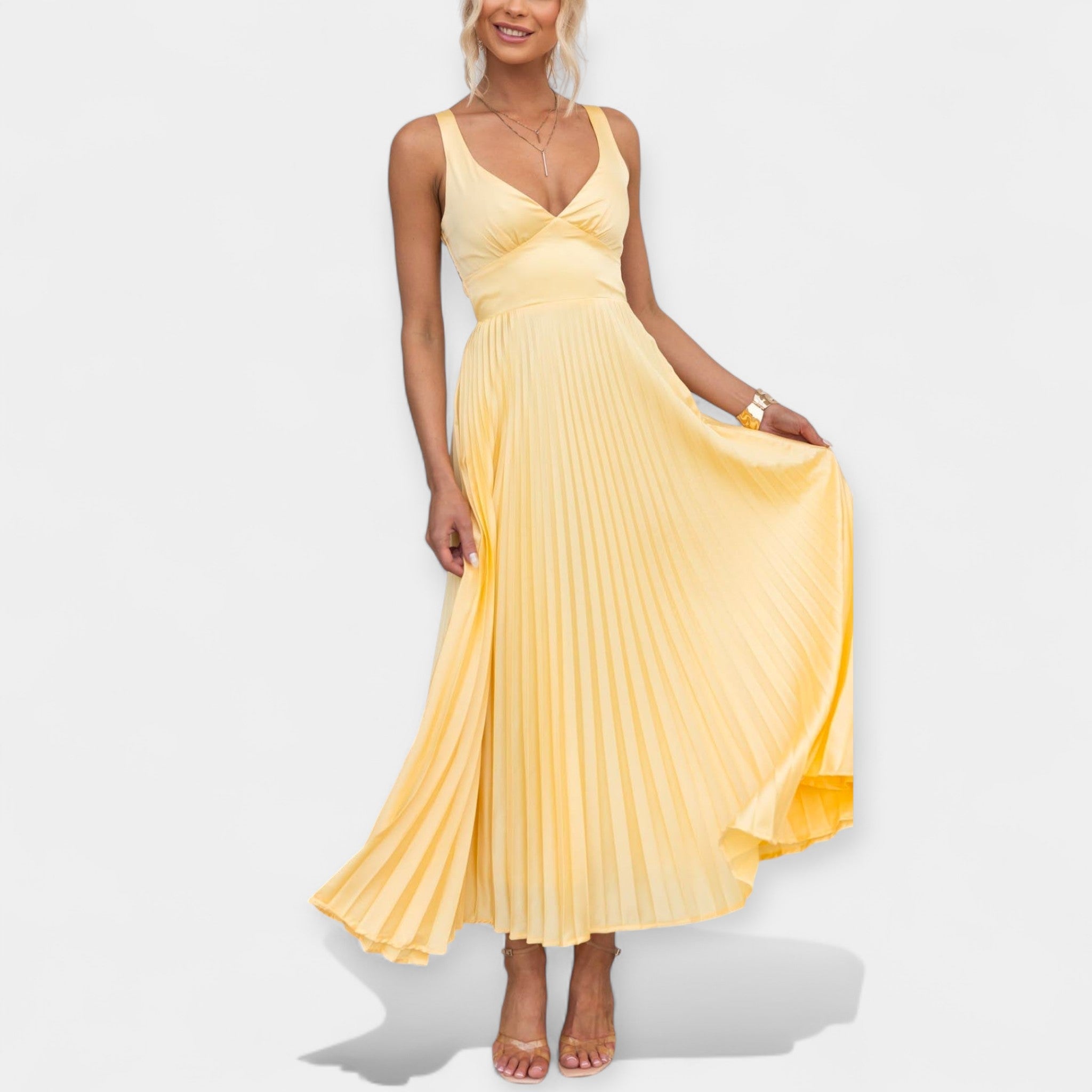 Vestido maxi plisado en amarillo