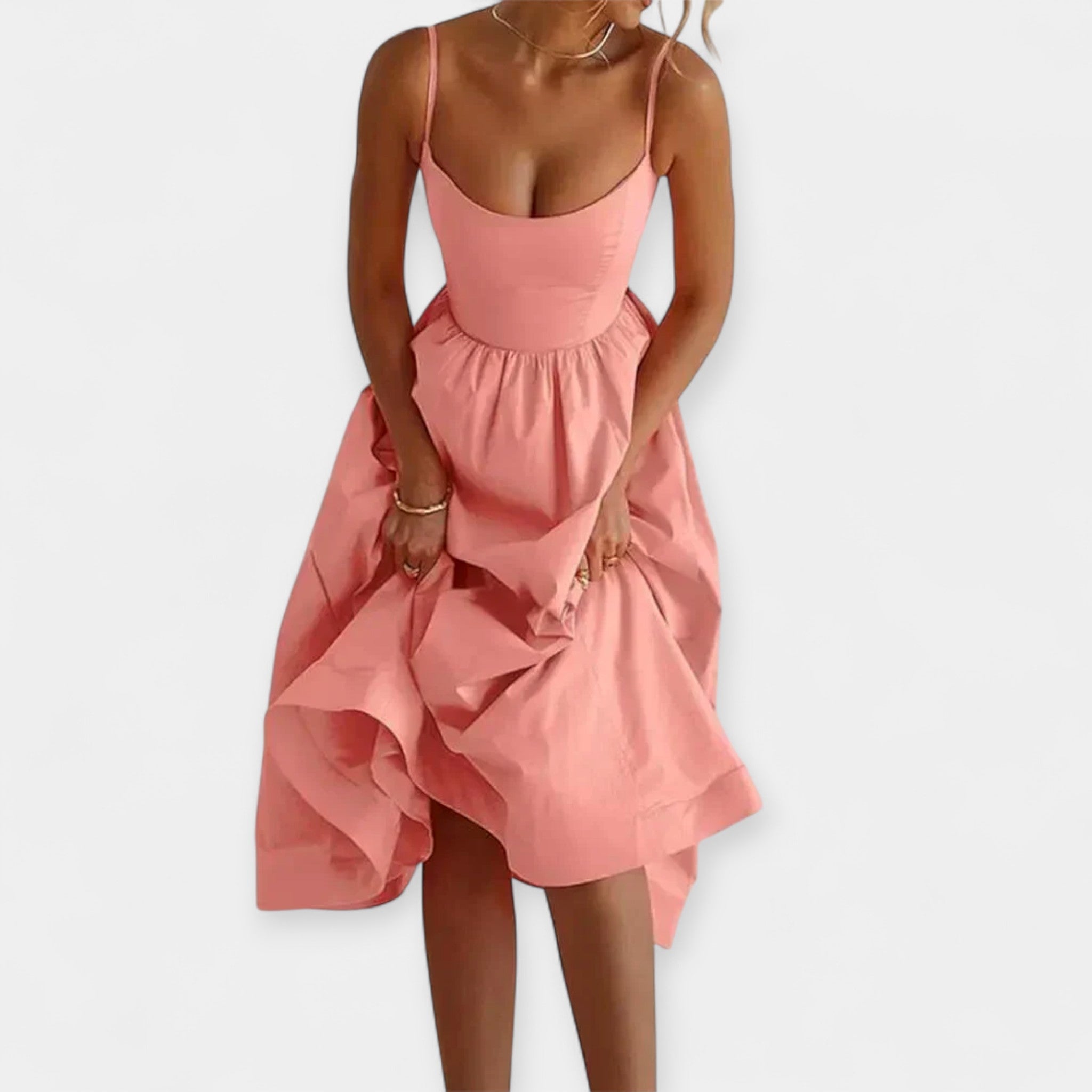 Vestido mini con escote redondo y tirantes