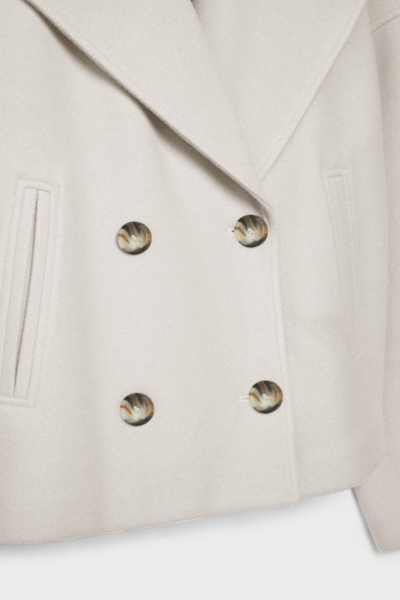 Chaqueta Destiny Corta Con Doble Botonadura Muy Chic